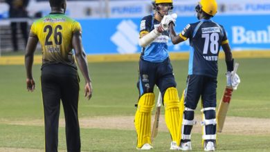 Photo of Holder and Santner ensure Tridents finish on a high
