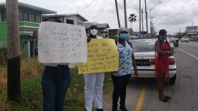 Photo of West Dem hospital staff protest over late pay, work conditions