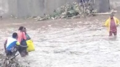 Photo of Jamaica: Girl rescued from floodwaters in Sandy Gully
