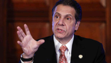 Photo of Cuomo signs law limiting arrest of immigrants in state court houses