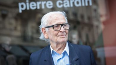 Photo of French fashion designer Pierre Cardin dies at 98