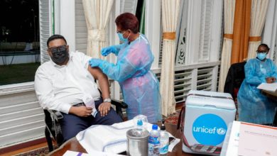Photo of Hundreds in city get first COVID-19 shots – President, First Lady vaccinated, urge eligible persons to come forward