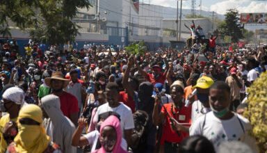 Photo of 1 killed, 2 wounded as police clash with Haitian workers