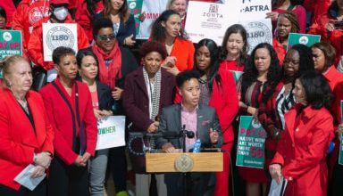 Photo of Brooklyn pols demand equal pay for women