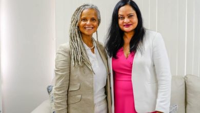 Photo of Human Services Minister meets Victoria Rowell