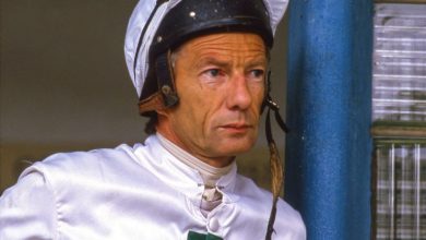 Photo of British champion jockey Piggott dies aged 86