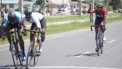 Photo of Fifteen-lap cycle race – John edges Crawford in photo finish