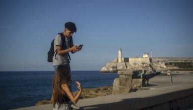 Photo of Cuba’s informal market finds new space on growing internet