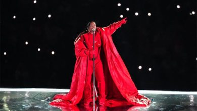 Photo of Pregnant Rihanna lights up Super Bowl stage with ‘Diamonds’