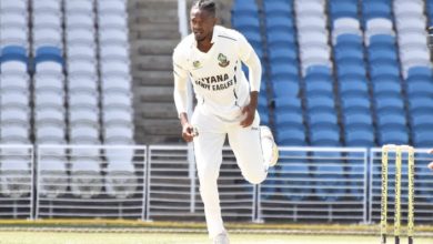 Photo of Ronsford Beaton cleared to resume bowling