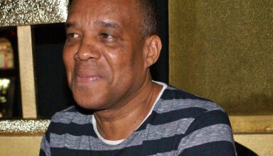 Photo of Veteran Caribbean broadcaster/journalist Julian Rogers pays tribute to Ken Richards