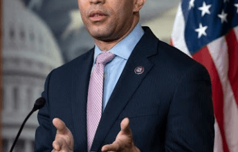Photo of Jeffries, top Biden administration official to keynote major conference on Guyana