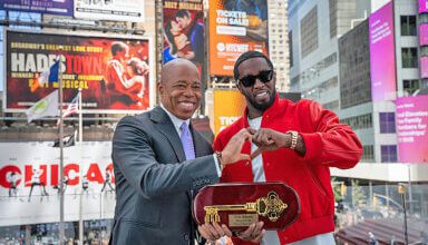 Photo of Sean Combs receives key to the city of New York