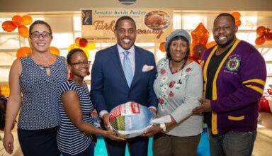 Photo of Sen. Parker’s Annual Turkey Giveaway delights community in heartwarming tradition