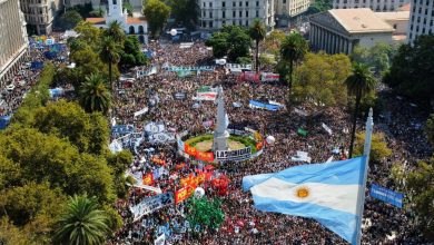 Photo of Argentines commemorate coup as Milei sows doubt about dictatorship past