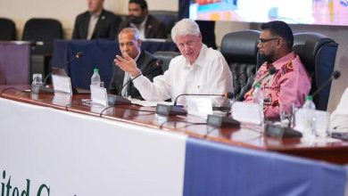 Photo of Clinton pledges help to push Guyana, DR ties