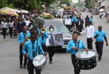 Photo of Hundreds mourn gang killings of a Haitian mission director and a young American couple