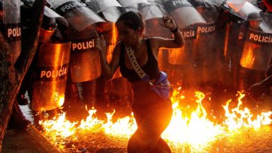 Photo of Anti-Maduro protests spread as Venezuelan opposition says he stole vote