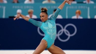 Photo of Biles bows to Andrade in floor final at Paris Games