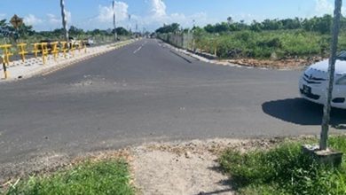 Photo of Rough finish evident on parts of Cemetery Rd