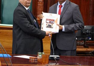 Photo of Auditor General hands over 2023 report, Figueira calls for immediate release