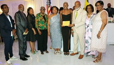 Photo of Vincentians present over $7K to Olympian Shafiqua Maloney