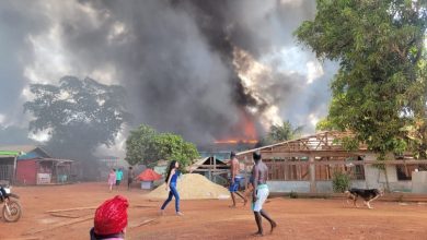 Photo of Fifteen buildings destroyed in huge fire at Puruni