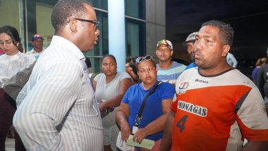 Photo of Todd visits Venezuelan migrants in Linden