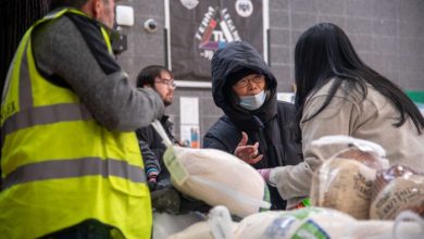 Photo of CM Farias distributes free turkeys in Soundview ahead of Thanksgiving