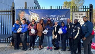 Photo of Bichotte Hermelyn distributes nearly 1,000 turkeys to constituents, 25 community-based organizations