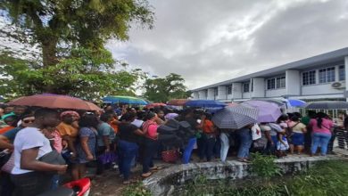 Photo of Cash grant cheques handed to hundreds in city