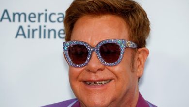 Photo of Elton John says he has lost his eyesight