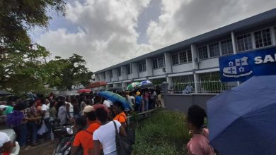 Photo of Hundreds of teachers turn up to collect cash grant at St Stanislaus