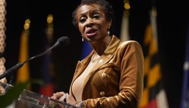 Photo of Clarke swears in CBC members in 119th Congress