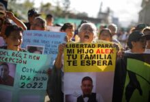 Photo of El Salvador rights group flees Bukele’s deepening crackdown