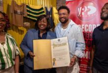 Photo of Brooklyn Borough President Antonio Reynoso declares May 19 ‘Shaggy Day’ in Brooklyn