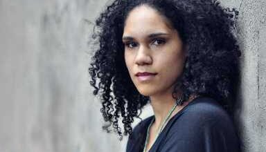 Photo of Award-winning female violinist mentoring students through new musical residency