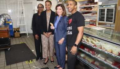 Photo of Hochul visits Caribbean community in Brooklyn, backs TPS for Haitians